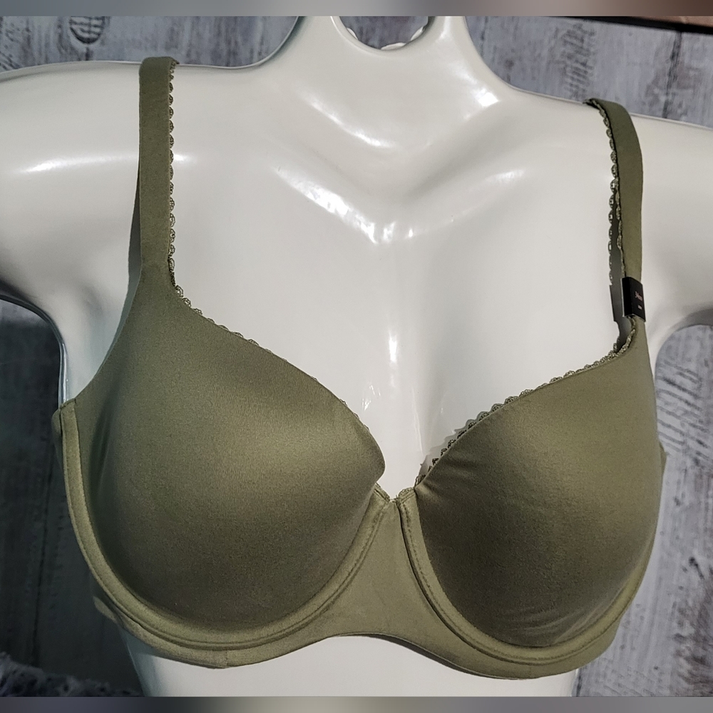 Victoria's Secret Body By Victoria 34 DD Bra